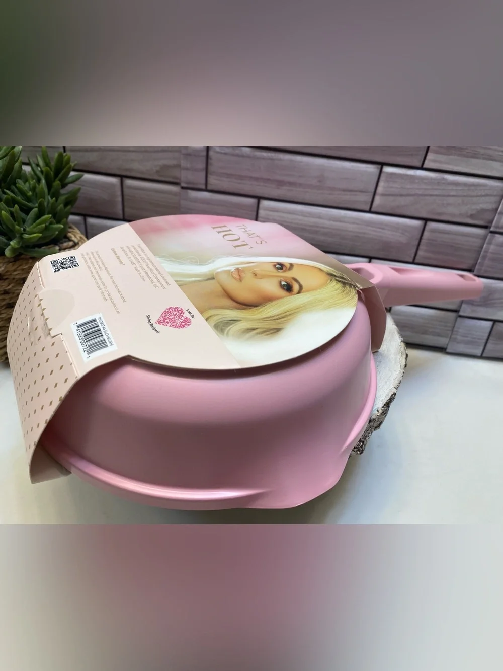 Paris Hilton  ❤️  Frying Pan 8